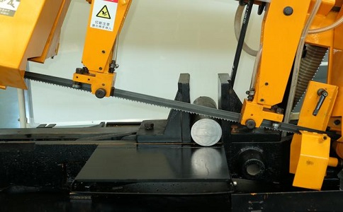 合山数控带锯床自动送料精度会出现偏差吗？