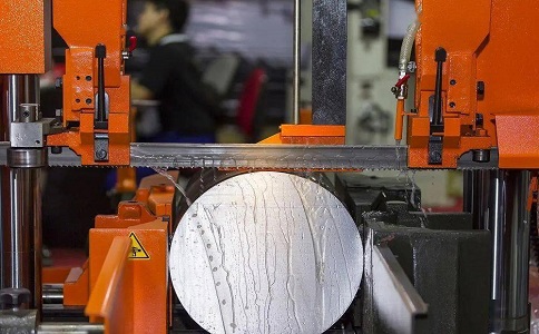 合山立式金属带锯床切削出现跑带故障解决方法！